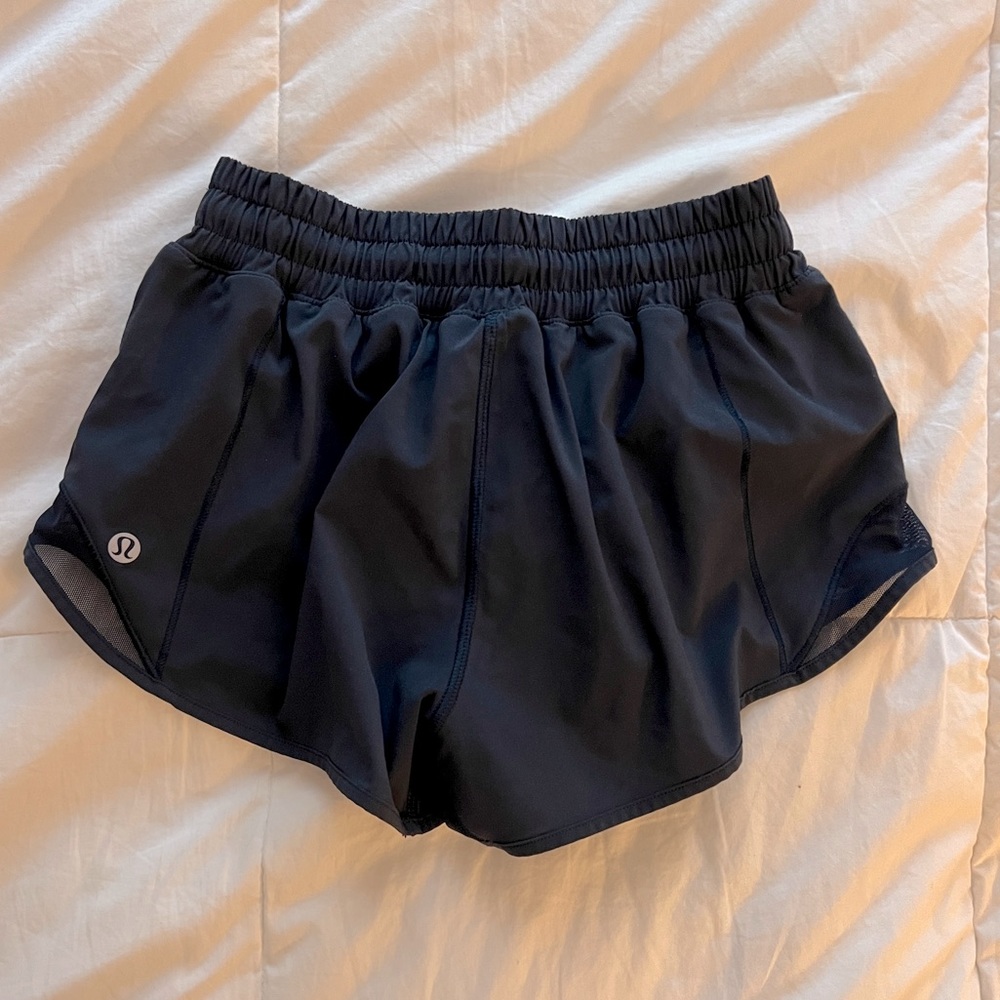 Lululemon Hotty Hot Low-Rise Lined Short 2.5" Color Navy size 2